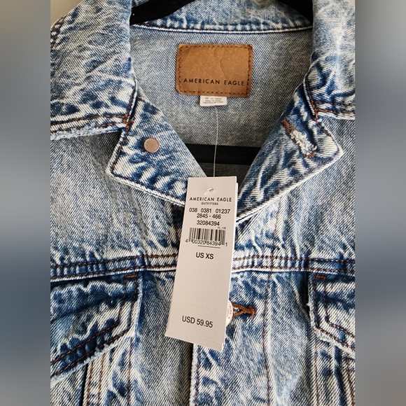 American Eagle cropped oversized jean jacket. - Picture 2 of 2